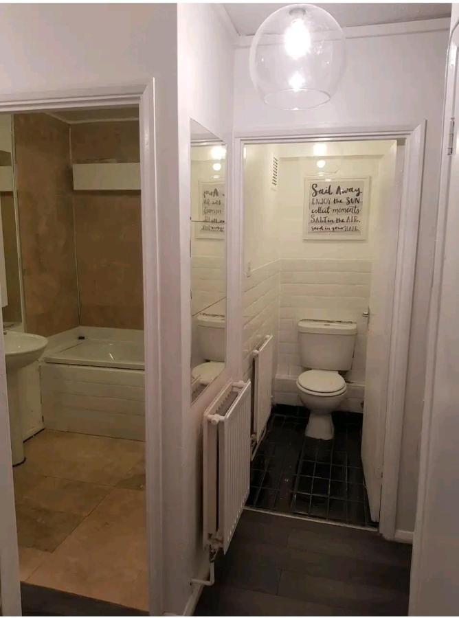 Apartament R1 Superking Sized Bed & 65" Tv On The Wall In Clapham Londyn Zewnętrze zdjęcie