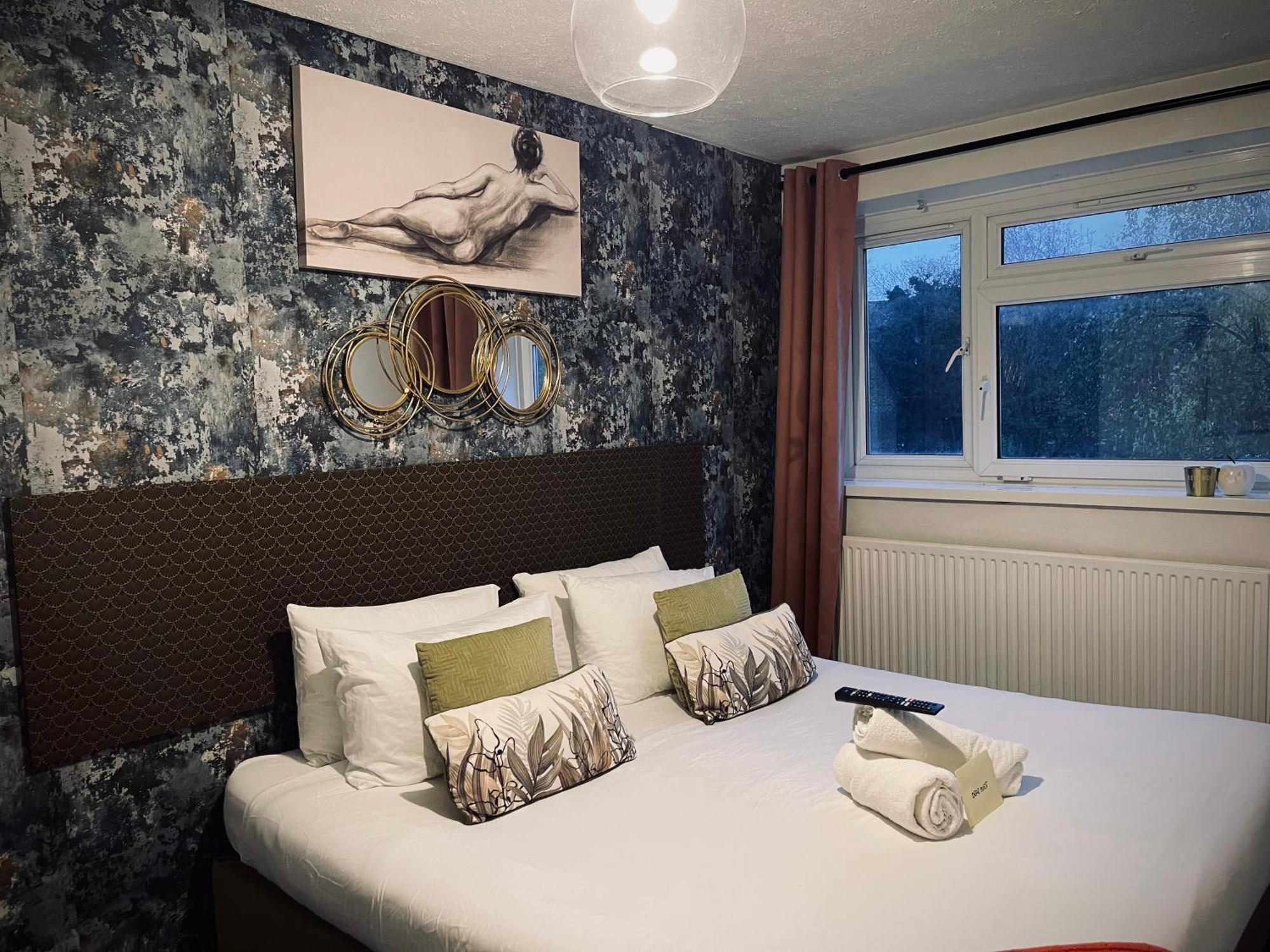Apartament R1 Superking Sized Bed & 65" Tv On The Wall In Clapham Londyn Zewnętrze zdjęcie
