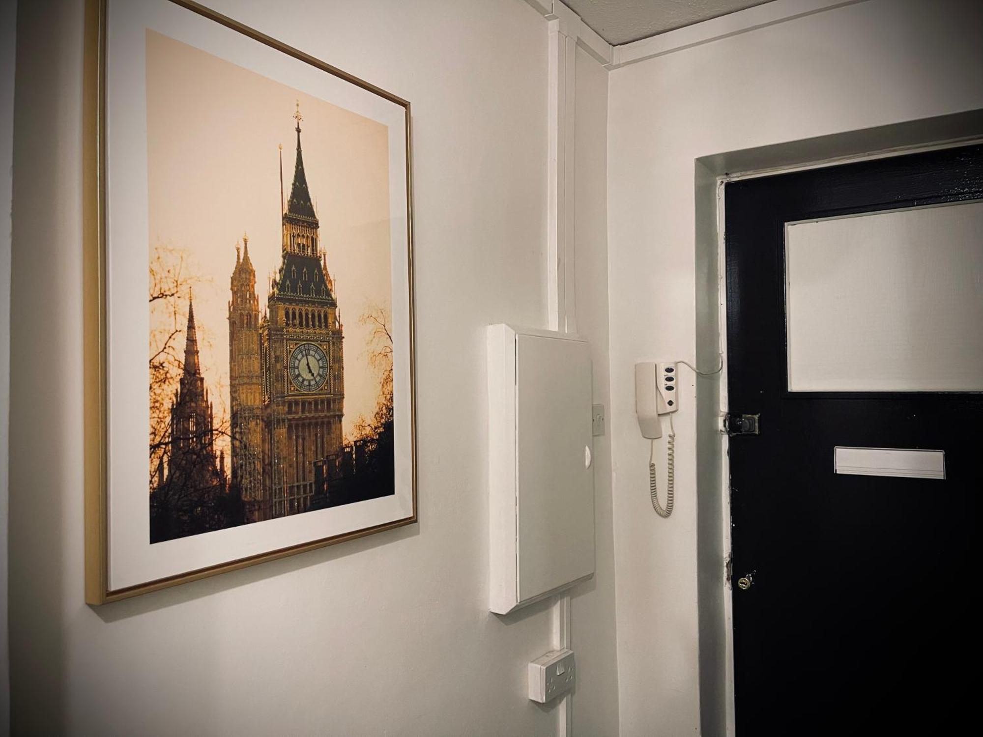 Apartament R1 Superking Sized Bed & 65" Tv On The Wall In Clapham Londyn Zewnętrze zdjęcie