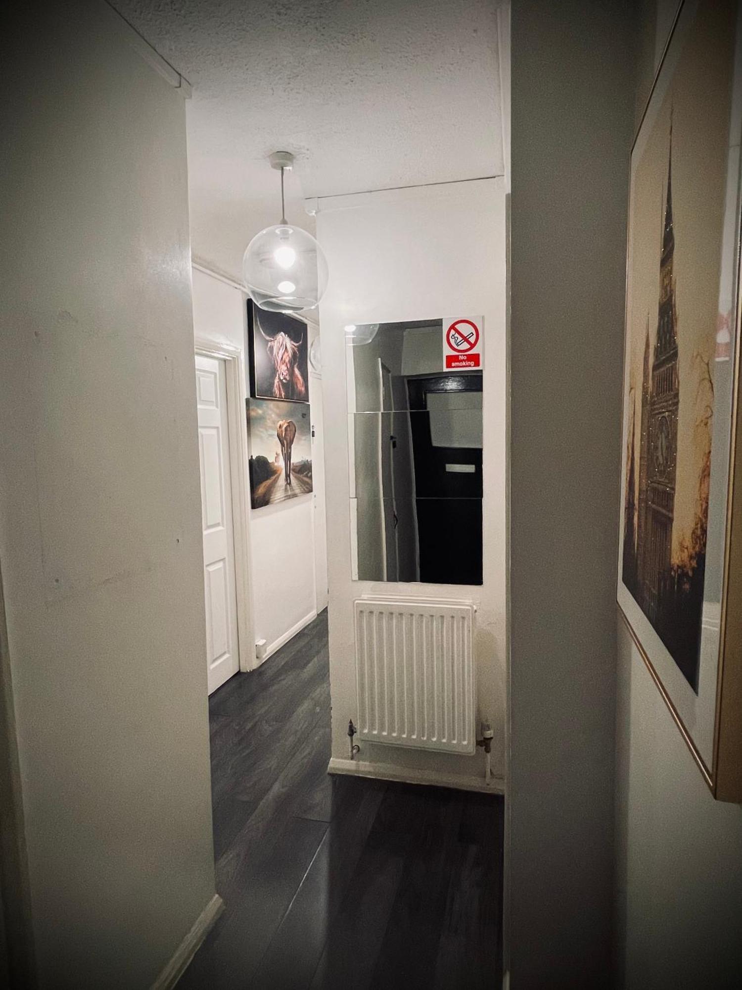 Apartament R1 Superking Sized Bed & 65" Tv On The Wall In Clapham Londyn Zewnętrze zdjęcie