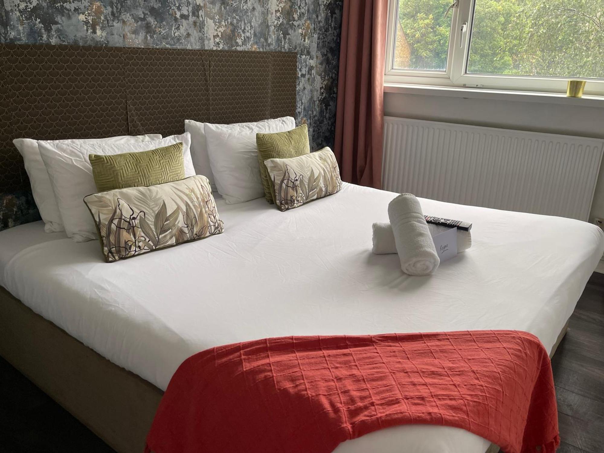 Apartament R1 Superking Sized Bed & 65" Tv On The Wall In Clapham Londyn Zewnętrze zdjęcie